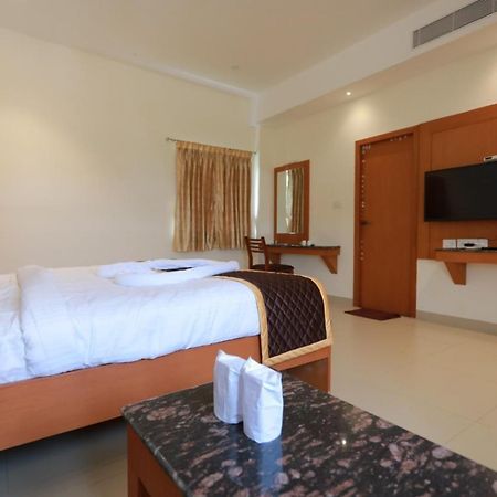 Hotel Ashok Palace Karūr エクステリア 写真