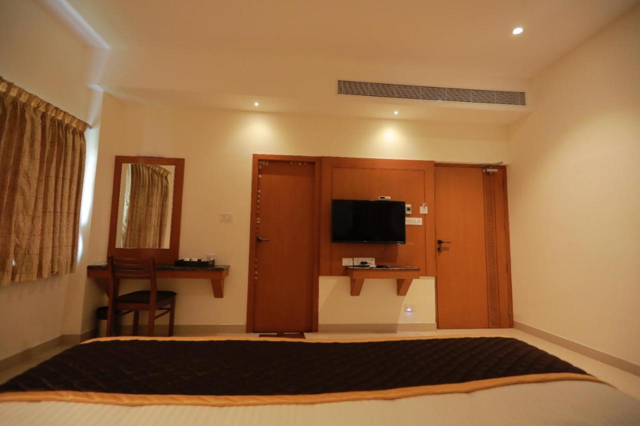 Hotel Ashok Palace Karūr エクステリア 写真