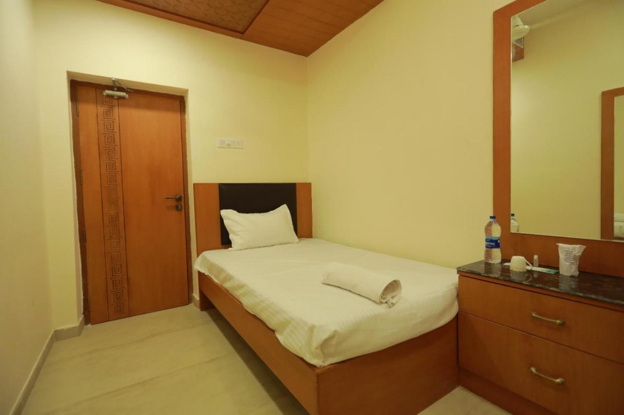 Hotel Ashok Palace Karūr エクステリア 写真