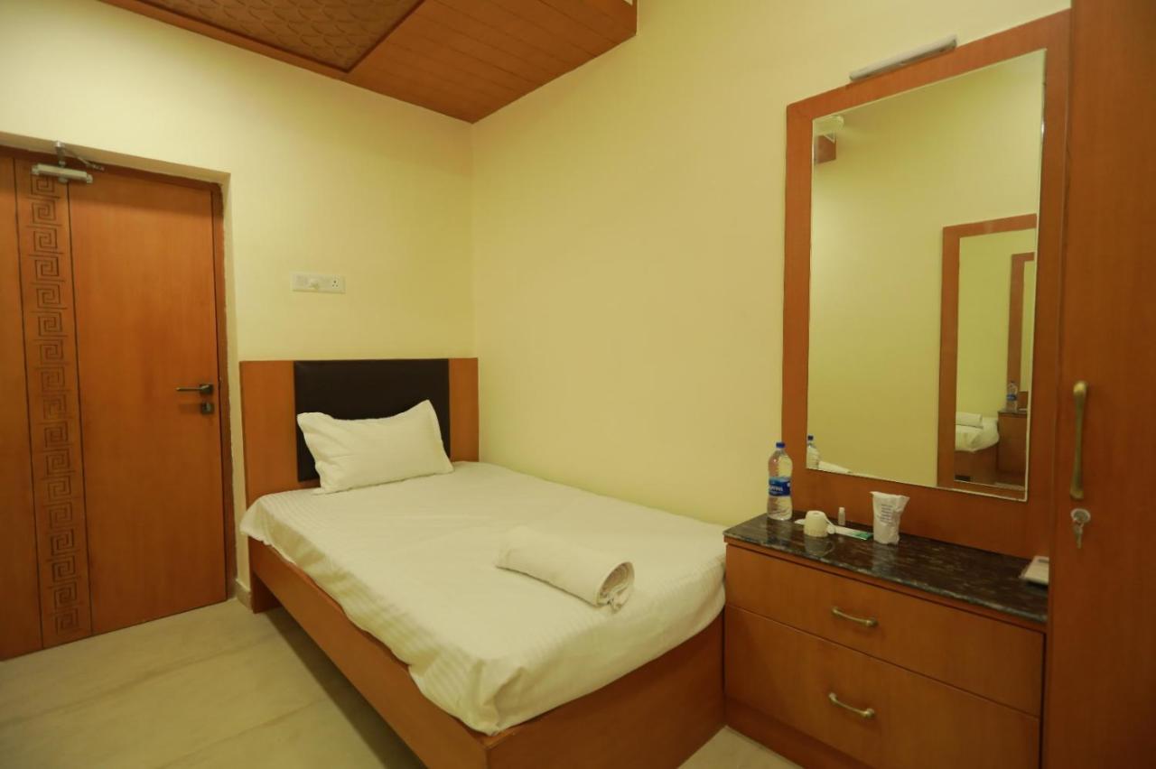 Hotel Ashok Palace Karūr エクステリア 写真
