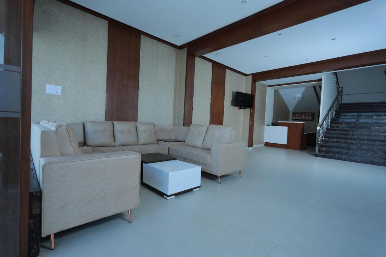 Hotel Ashok Palace Karūr エクステリア 写真