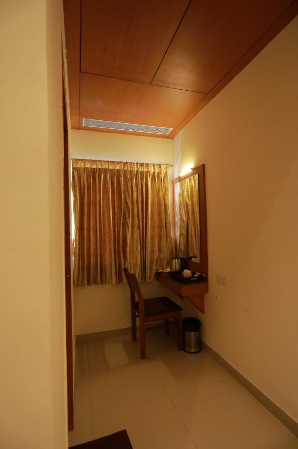 Hotel Ashok Palace Karūr エクステリア 写真