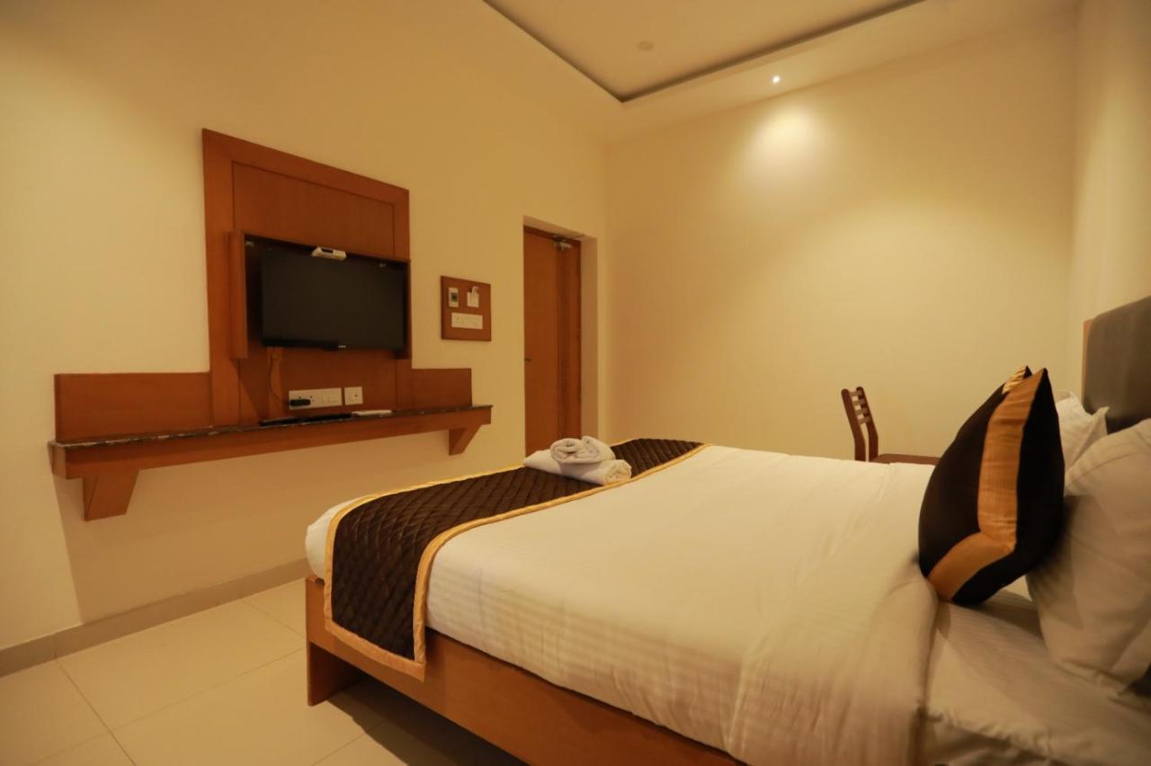 Hotel Ashok Palace Karūr エクステリア 写真